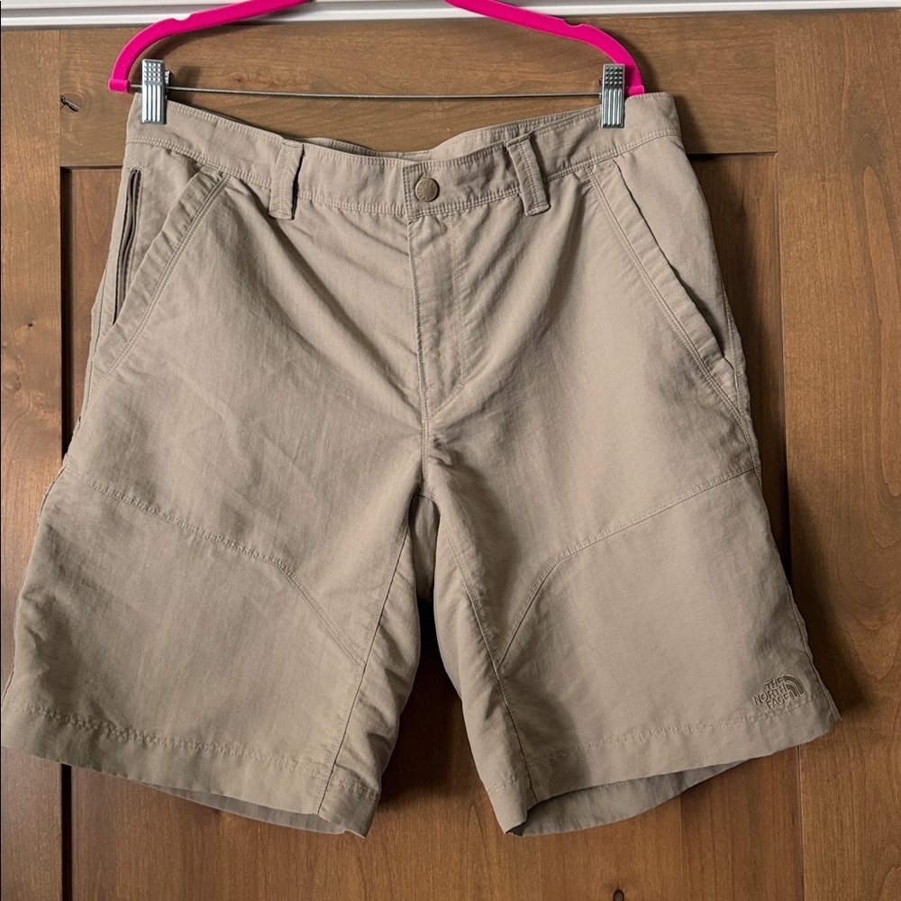 North Face Mens Cargo Shorts Beige zip Velcro Pockets hiking camping outdoors
